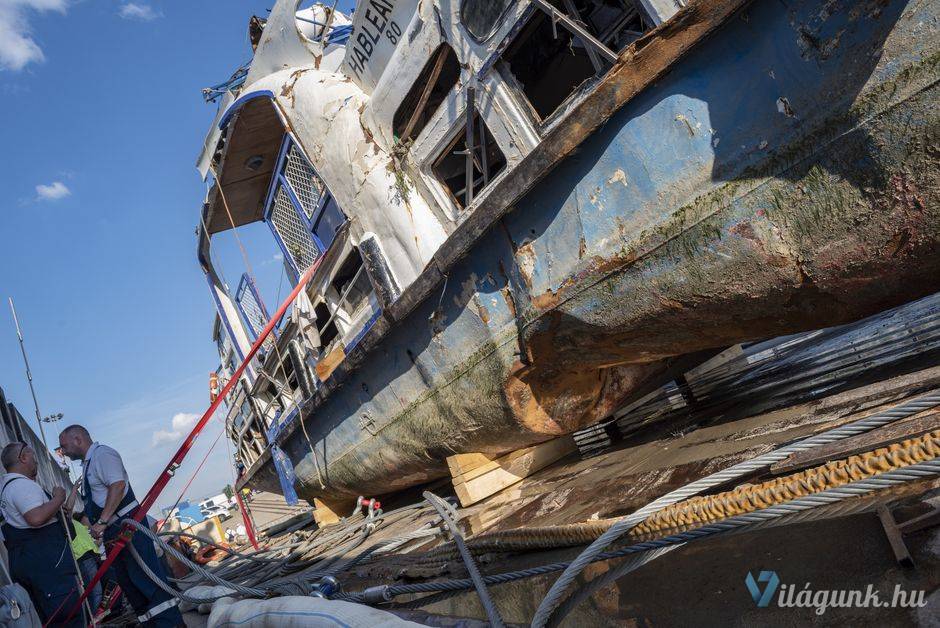 03 8 Újabb megrázó videót és képeket tett közzé a rendőrség a Hableányról - 26 órán át vizsgálták