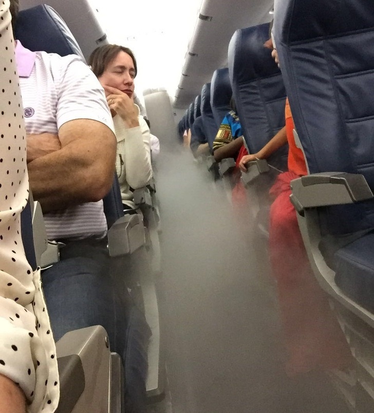 06 14 17 kép, ami bemutatja, milyen váratlan dolgok fordulhatnak elő egy repülőgépen.