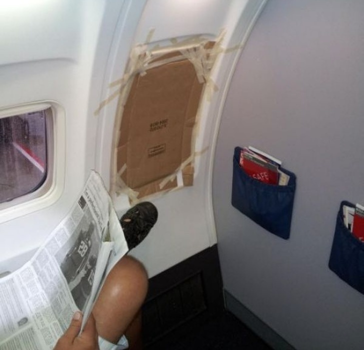 16 12 17 kép, ami bemutatja, milyen váratlan dolgok fordulhatnak elő egy repülőgépen.