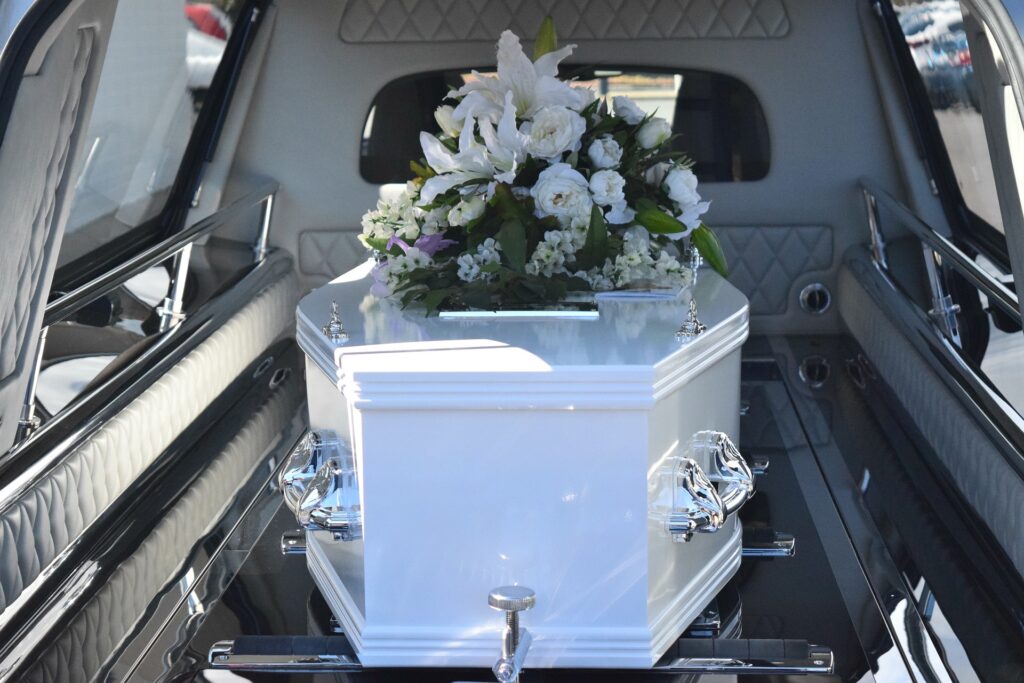 temetestemetokoporsopixa 1 Az idős asszony azonosította, majd eltemette fiát, aki pár hónappal később megjelent az ajtajában