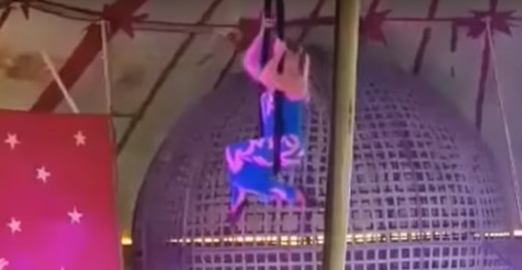 20191118artista erdely vajdahunyad lezuhant A budapesti cirkusz artistanője négy métert zuhant előadás közben - Videón a szörnyű baleset