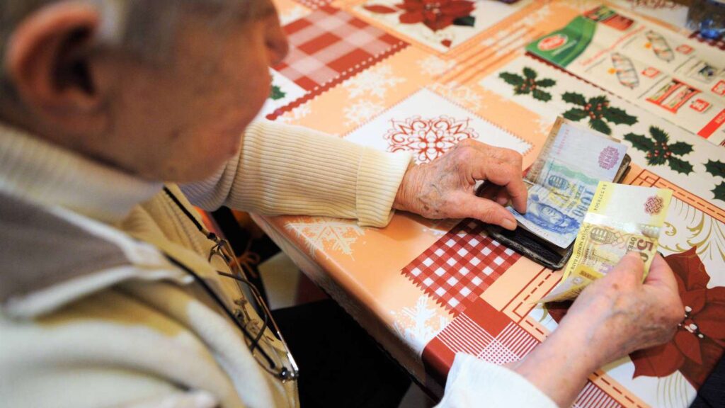 1235132 Eláruljuk, mennyivel lett drágább a nyugdíjasok élete