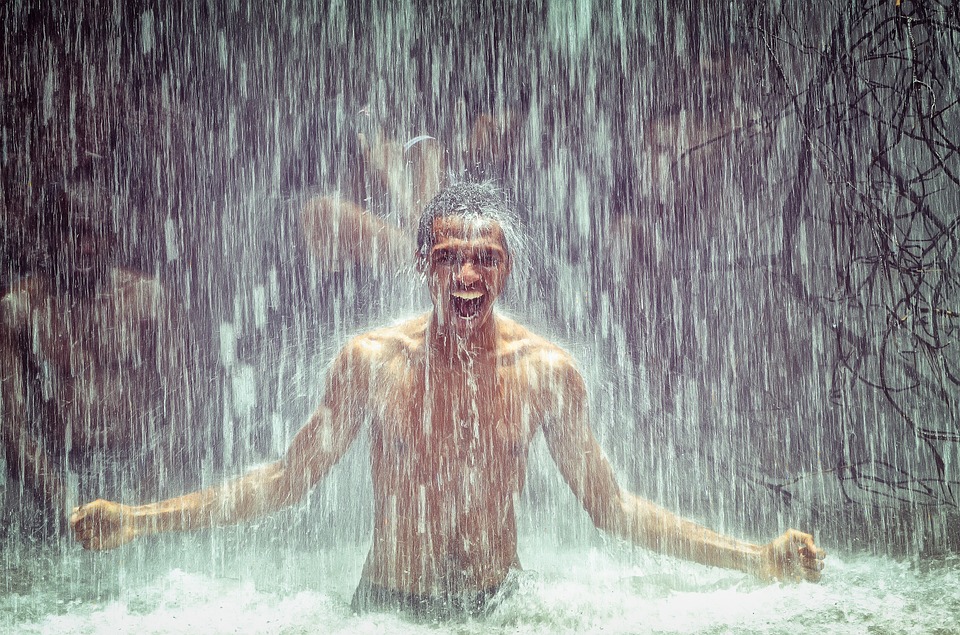 man under waterfall 2150164 960 720 19 érdekes tény azoknak, akik azt hiszik, már semmi nem lepheti meg őket