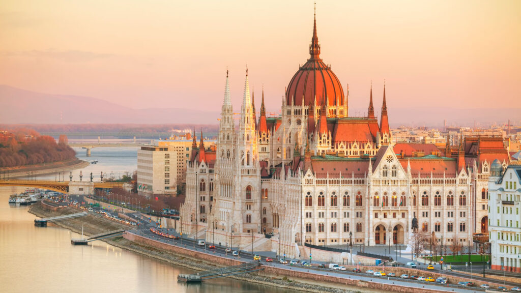 170606121113 hungary travel destination shutterstock 367955912 Egy doktornő bemutatta mi lesz a szervezettel, ha többféle maszkot viselünk - Íme a képek