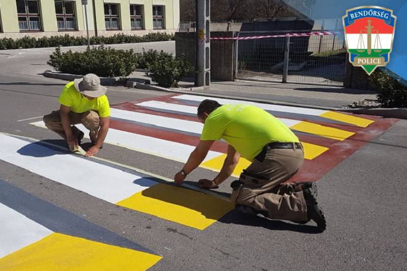 3d zebra magyarorszag 2 3D-s zebrát teszteltek a rendőrök Dorogon