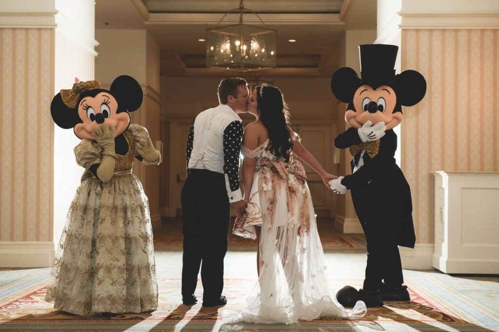 16 17 Így házasodnak meg az igazi Disney fanatikusok - Íme a képek