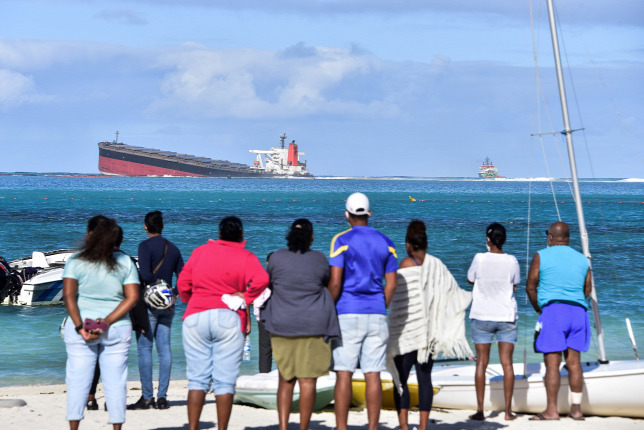 20200807mauritius mv wakashio hajo teherhajo Egy megfeneklett teherhajó miatt több tonnányi üzemanyag ömlik az óceánba Mauritiusnál