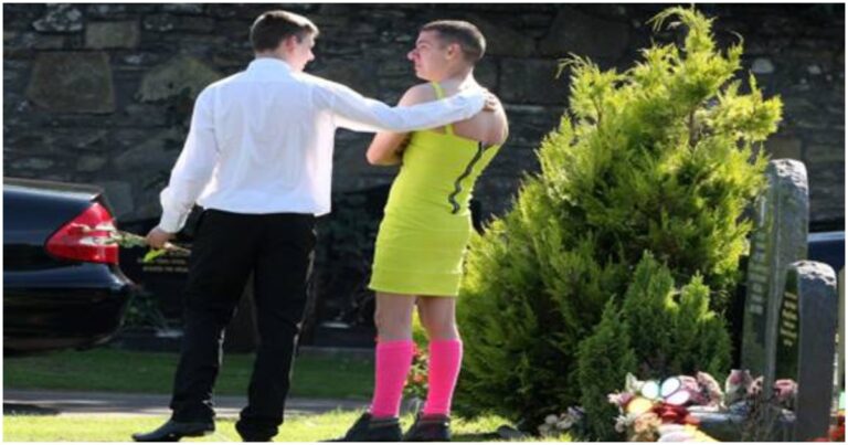 A katona nevetséges öltözetben jelent meg barátja temetésén – Az okát elmondta