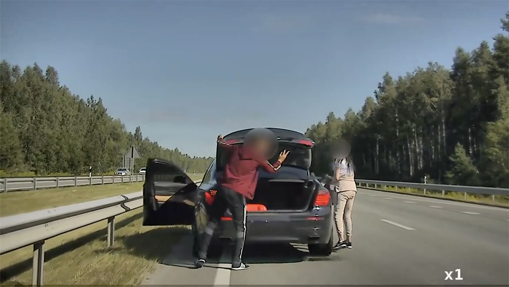 bmwtank Filmbe illő autós üldözés után fogták el a szabálytalankodó BMW-st. Íme a videó!