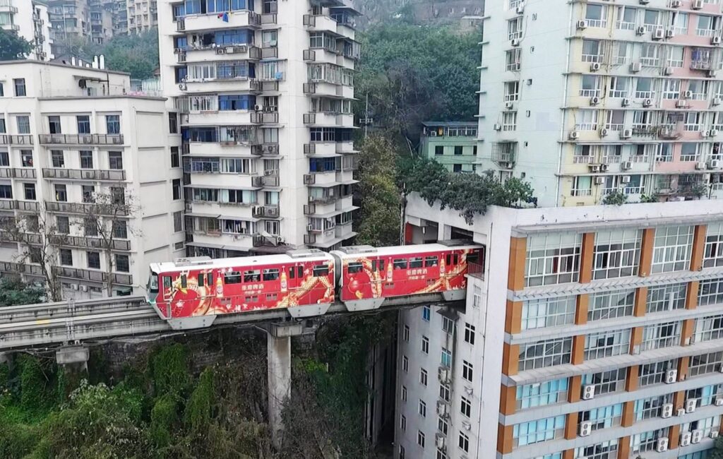 Chongqing Rail Transit 3 1600x1016 1 15 misztikus hely a Földön, aminek létezéséről talán nem is tudtál