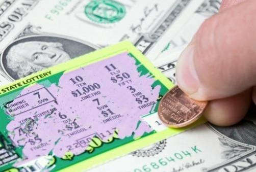 lottery ticket Méghogy nincsenek becsületes férfiak. A nő maga sem akarta elhinni ami vele történt