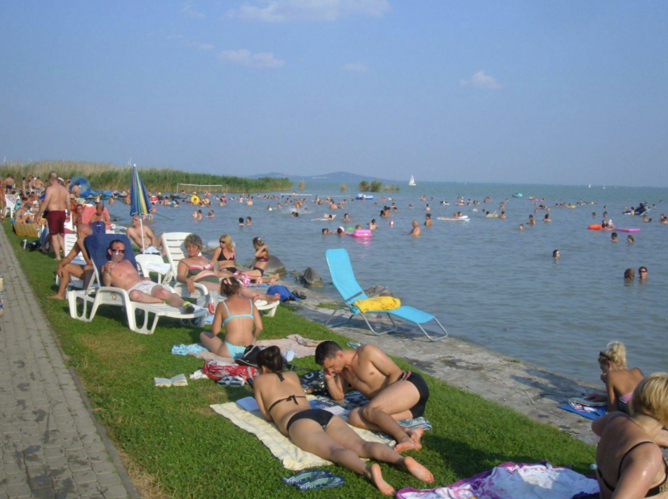 kep 2021 06 18 170917 Brutális drágulás a Balaton parton! A strandolás kész luxus