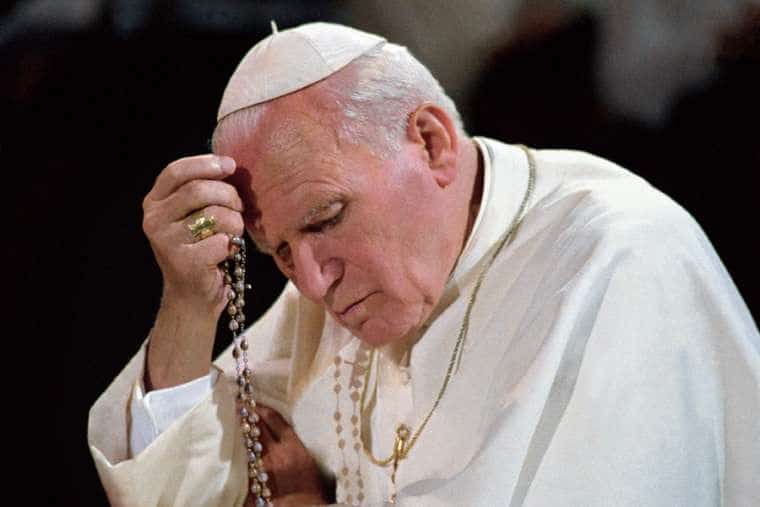 papa Hihetetlen jelek II. János Pál pápa temetéséről. A sajtó akkor még nem említhette a történteket