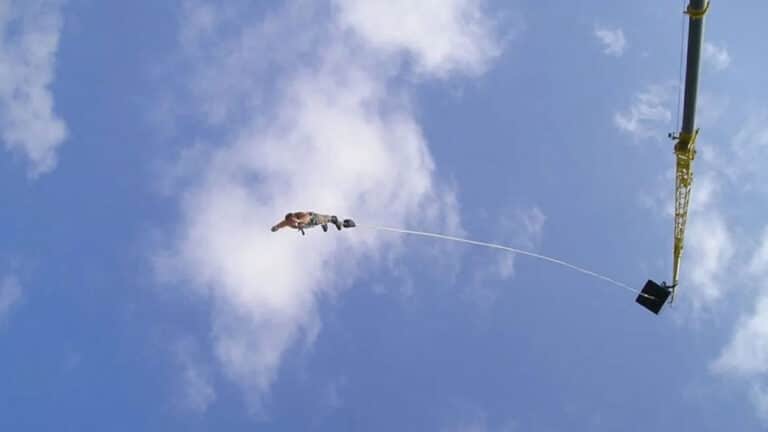 VIDEÓ! Egy 25 éves lány halt meg bungee jumping közben. Az ok teljesen abszurd…