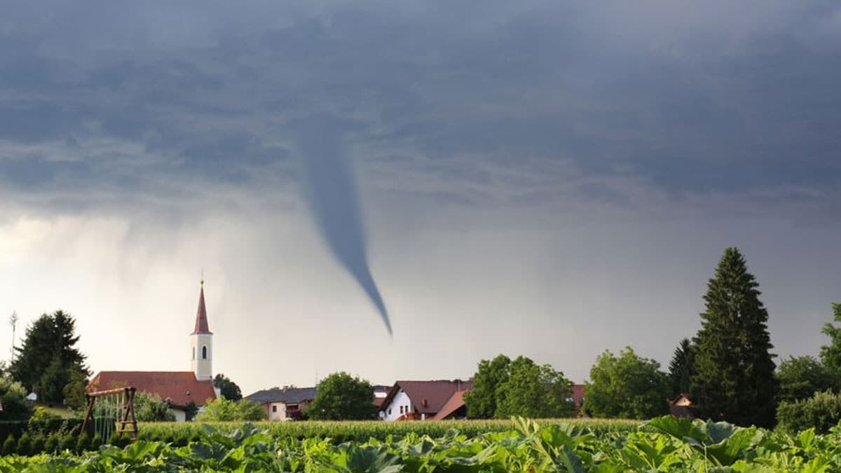 tornado obuda Félelmetes látvány! Videón az óbudai tornádó