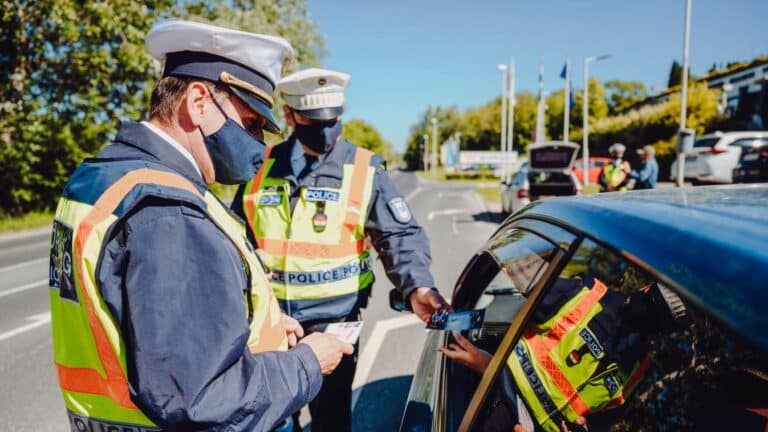 Autósok, figyelem! Rekordmagas bírságok jönnek: Íme az új szabályok!