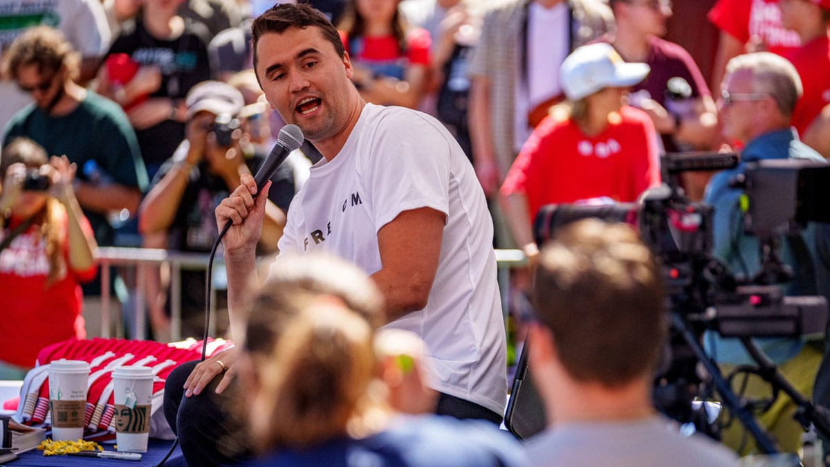 MERÉNYLET! Lelőtték a híres politikai aktivistát!