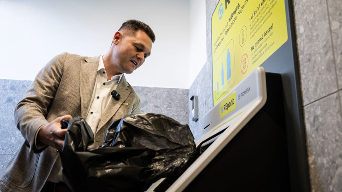 Megvan az első új palackvisszaváltó automata. Már nem kell egyesével dobálni az üvegeket