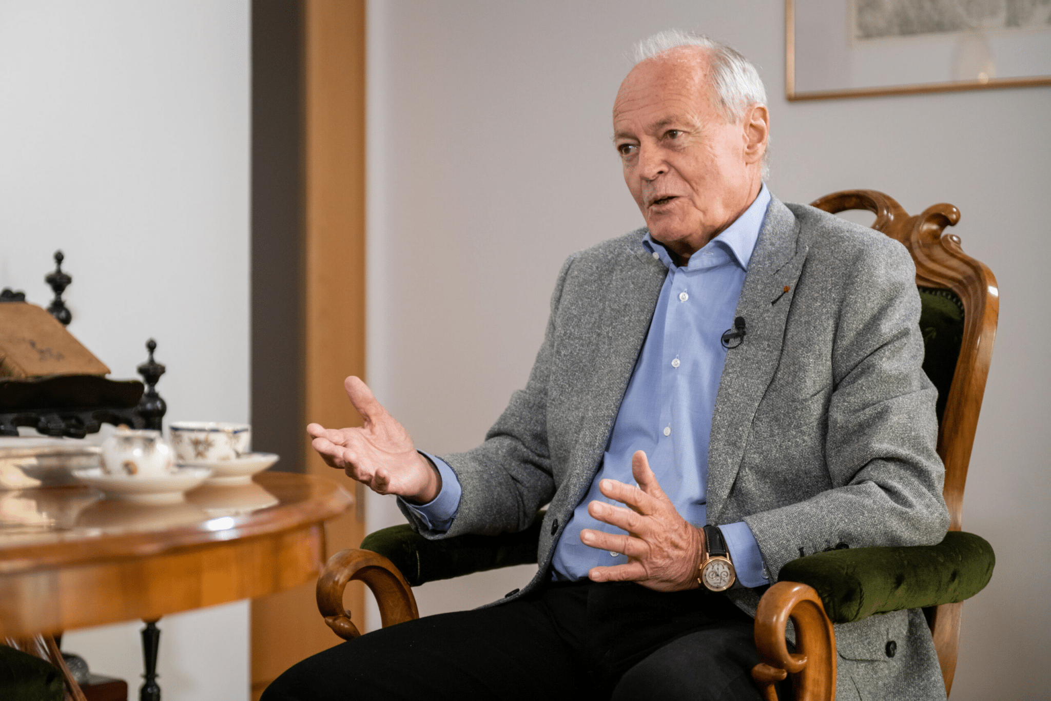 Súlyos baleset érte a volt kormányfőt! Azonnal műteni kellett