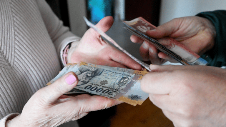 Pénzeső jön a nyugdíjasoknak! – Íme a dátum, mikor csurran-cseppen a nyugdíj + extra juttatás!