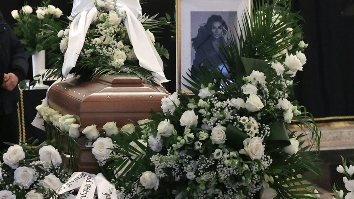 SZÍVSZORÍTÓ BÚCSÚ: Drámai pillanatok és megható jelenetek Jákli Mónika temetésén